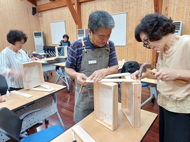 목공예 1 체험 모습
